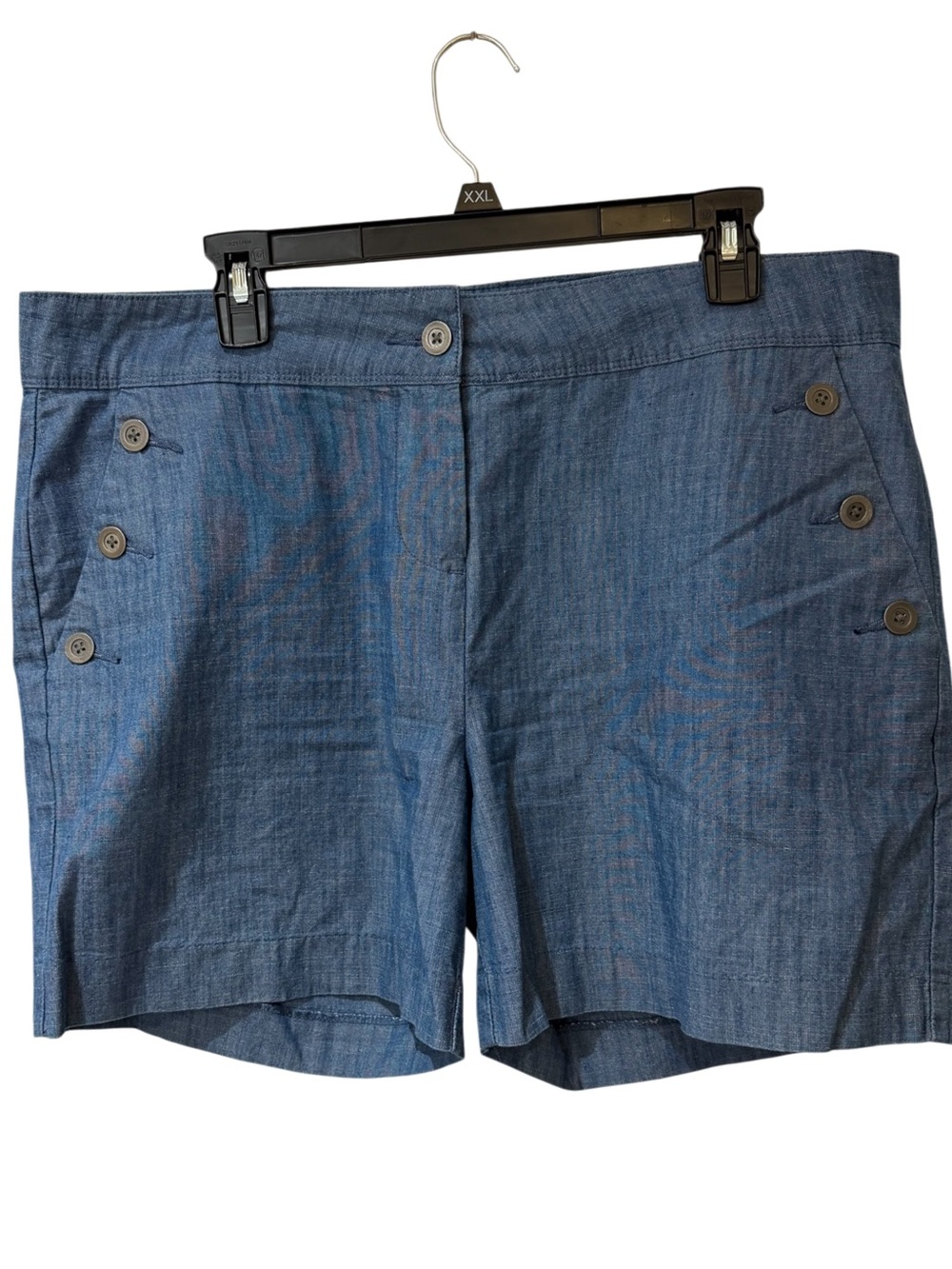 Isaac Mizrahi Women's Blue Button-Accent Casual Shorts. Size 14